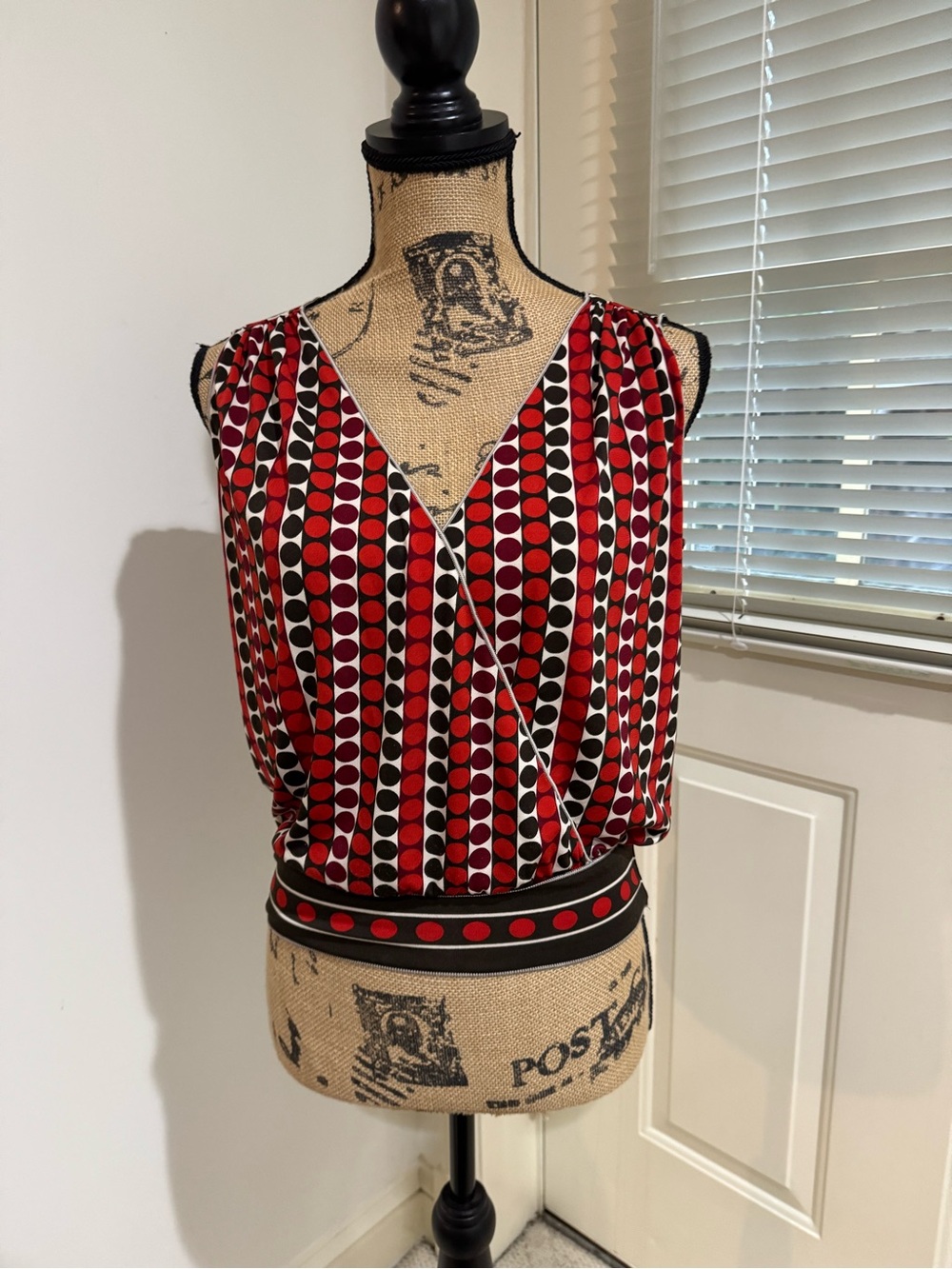 Sleeveless Red & Black Geometric Wrap-Front sleeveless size S